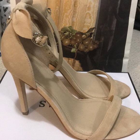 Guess Suede Nude Pumps - Picture 3 of 5